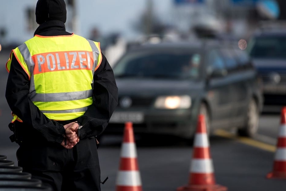 Ans Anhalten dachte der 18-jährige Fahrer nicht.