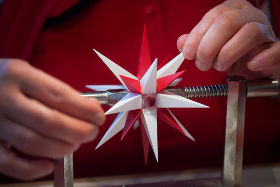 Feinste Handarbeit - auch nach 195 Jahren Herrnhuter Sterne.
