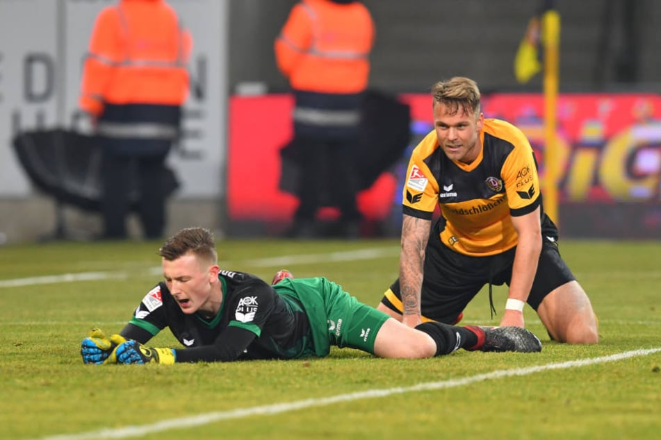 Markus Schubert (links) und Marcel Franke sind nach dem 0:3 am Boden zerstört.