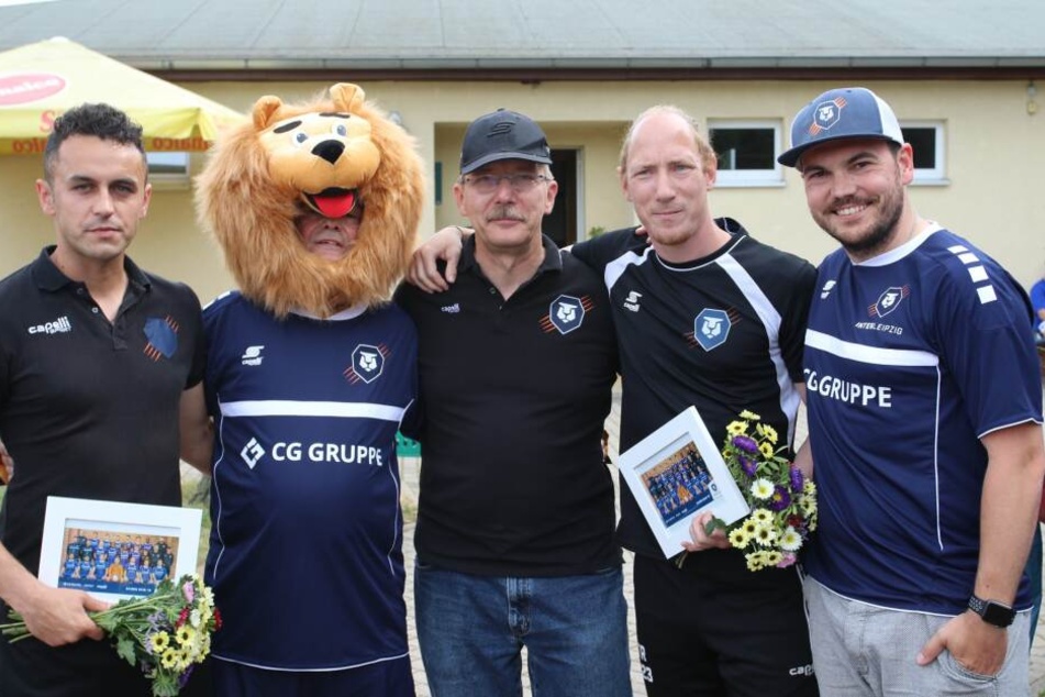 Zoran Levnaic (32, l.) wird den FC Inter Leipzig weiter als Chefcoach betreuen, Christian Schmedtje (2.v.r.) wird sein Co-Trainer.