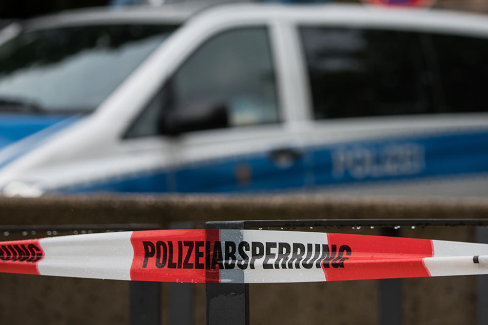Die Polizei evakuierte das Gebäude. (Symbolbild)