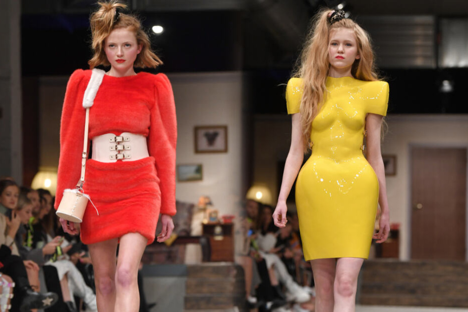 Models präsentieren die Mode von "Hoermanseder" im Berliner Modesalon in dem Vollgutlager der Alten Kindl Brauerei. (Bildcollage)