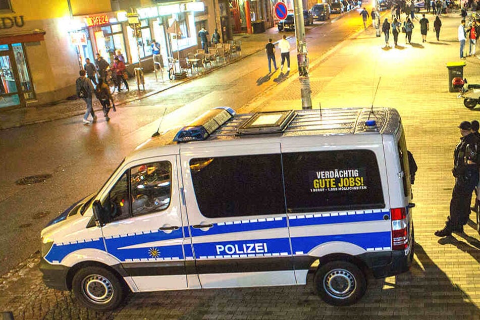 Ein 29-Jähriger wurde in der Dresdner Neustadt überfallen.