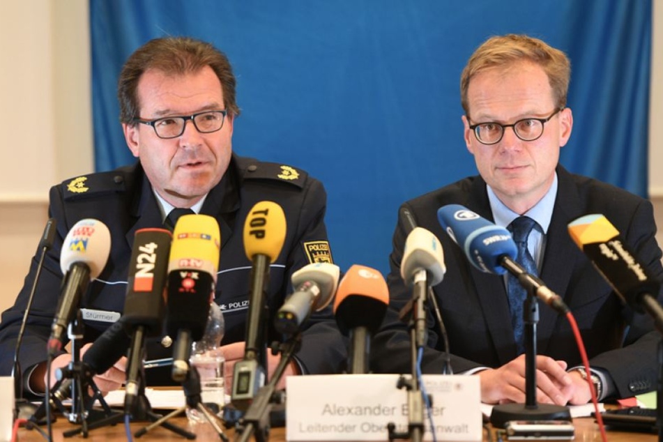 Polizeivizepräsident Uwe Stürmer und Oberstaatsanwalt Alexander Boger informierten am Samstag über die Lebensmittel-Erpressung.