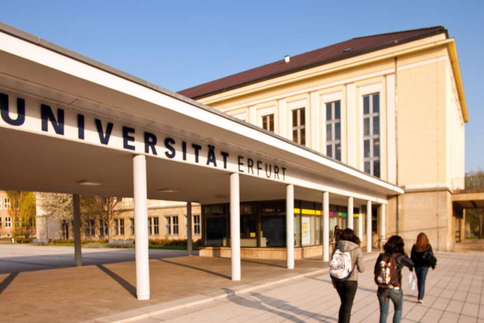 An dieser Universität soll der Professor seit längerer Zeit den Studentinnen unmoralische Angebote gemacht haben.