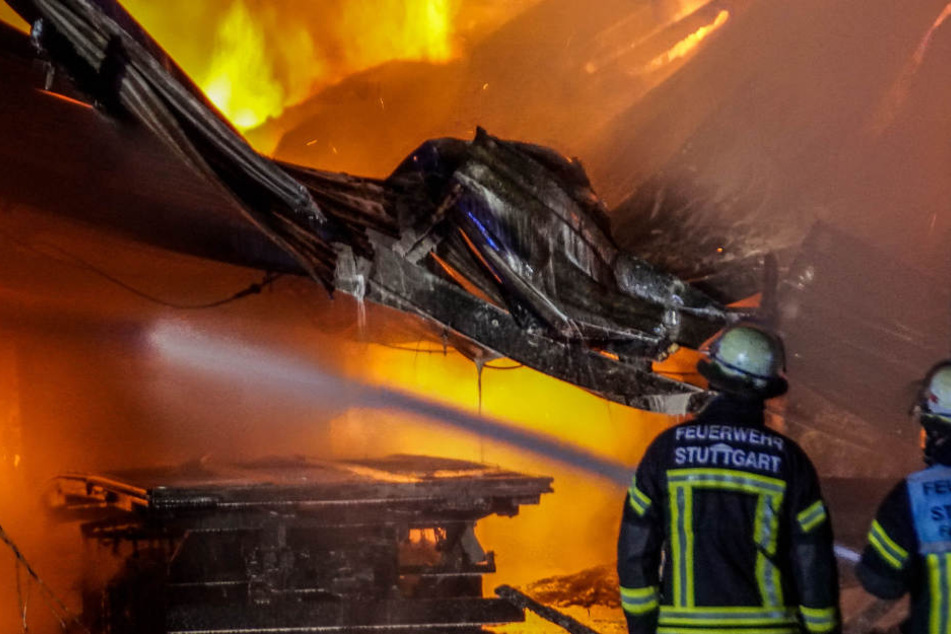 Die Lagerhalle wurde bei dem Feuer völlig zerstört.