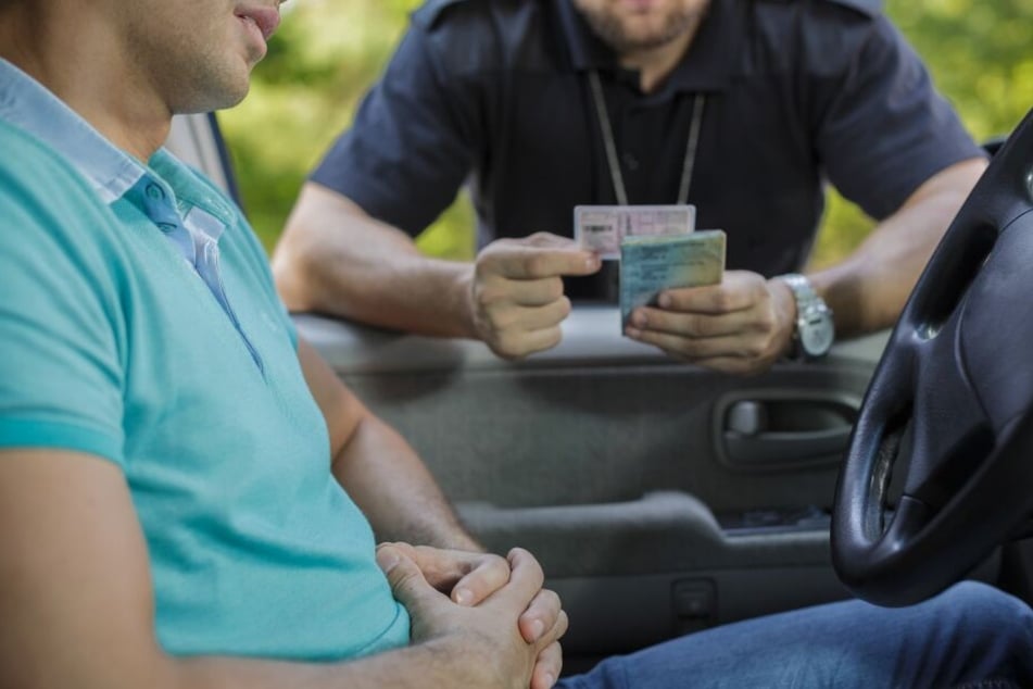 Die Polizei kontrollierte einige Gäste des Autokorsos in Wuppertal. (Symbolbild)