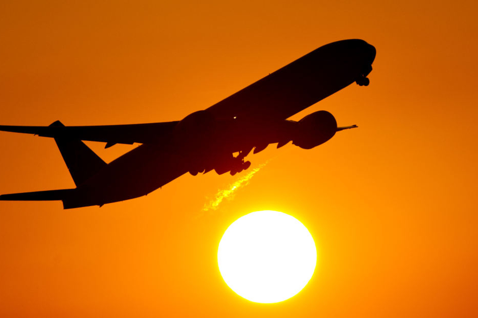 Der Pilot drehte kurzerhand um, da die Sicherheit an Bord Vorrang habe.