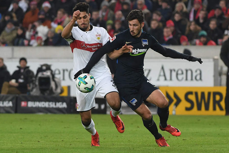 Leckie im Zweikampf mit Özcan.