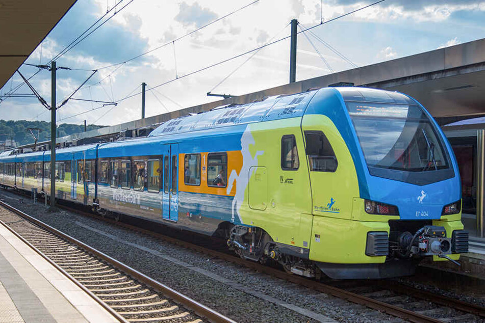Die Westfalenbahn stellt ihre Fahrgäste auf Ersatzbusse und Fahrplanänderungen ein. (Symbolfoto)