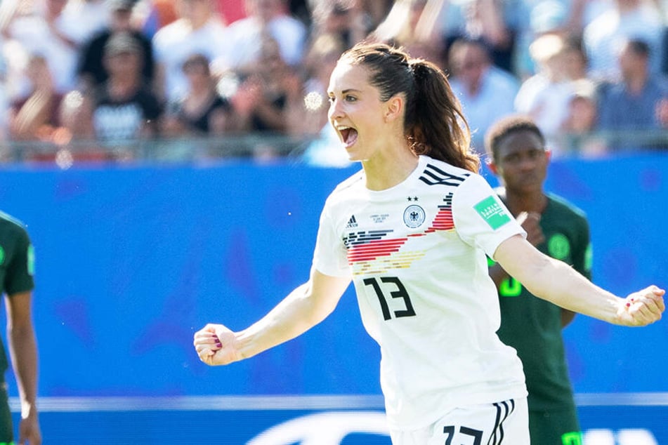 Sara Däbritz jubelt über ihren Treffer zum 2:0.