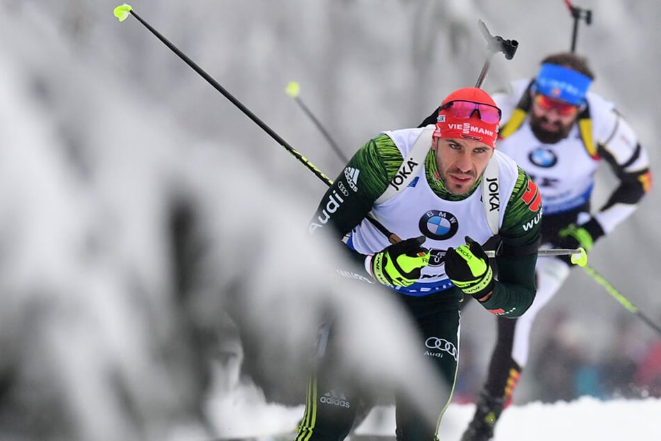 Michael Rösch beim Weltcup-Sprint in Oberhof hinter Arnd Peiffer .