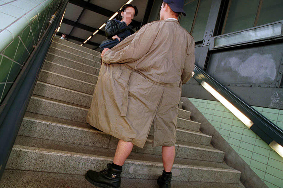 Der Mann entblößte sich vor einem 13-jährigen Mädchen. (Symbolbild)