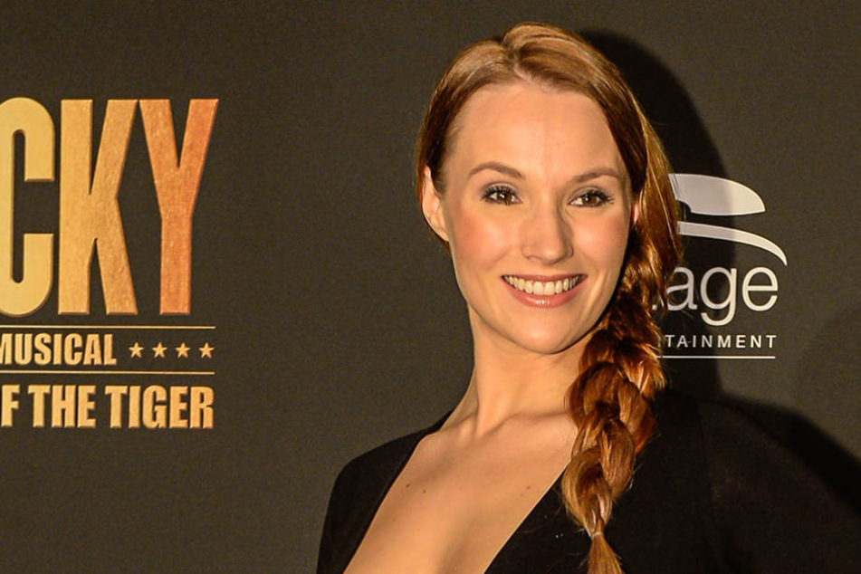 Anna Hofbauer will nicht um jeden Preis eine neue Beziehung, sondern lässt es auf sich zukommen.