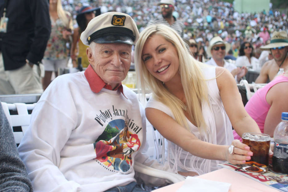 Hugh Hefner mit seiner letzten Ehefrau Crystal. Auch sie soll unter dem Schimmel-Befall gelitten haben.