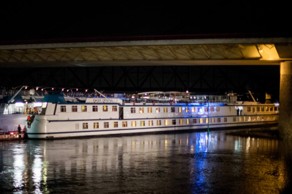 Vorsorglich wurde die Brücke gesperrt (Symbolfoto).