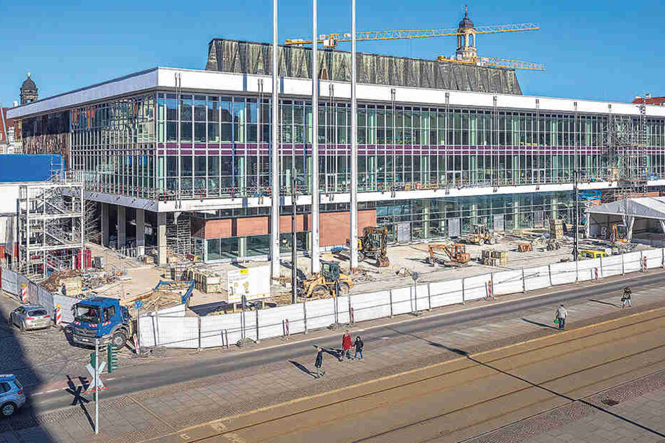 Der Kulturpalast soll Ende April
nach seiner Sanierung wiedereröffnet werden.