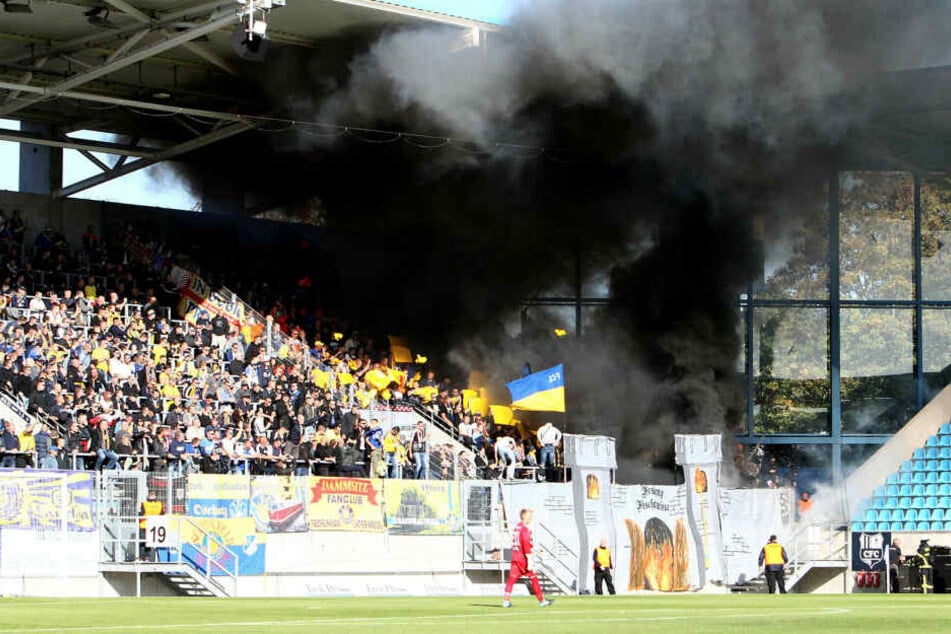 Im Regionalligaspiel am 29. September zündeten Lok-Fans Pyrotechnik in ihrem Block. Der CFC gewann sein Heimspiel damals 3:1.