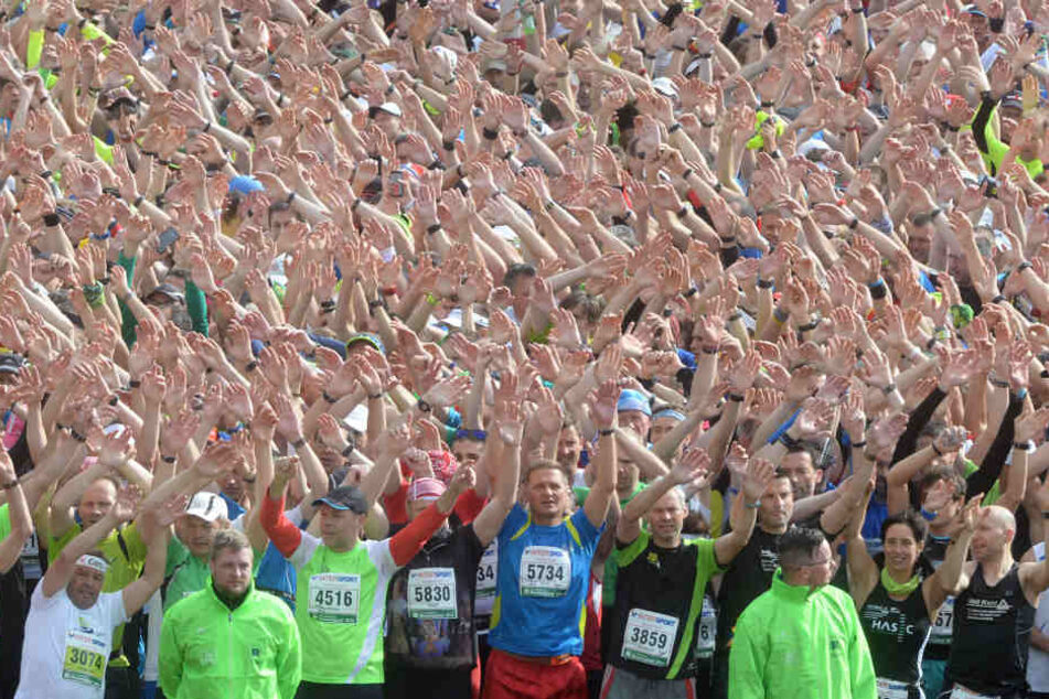 Zehntausende Menschen werden auch in diesem Jahr am Rennsteiglauf teilnehmen. (Archivbild)