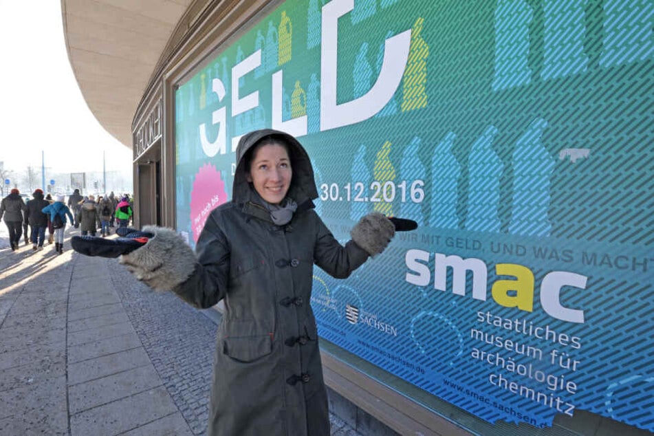 Noch wirbt das smac mit der ausgelaufenen Ausstellung. Erst wenn es wieder dauerhaft Plusgrade gibt, kann die Werbung gewechselt werden, so Sprecherin Jutta Boehme (44).
