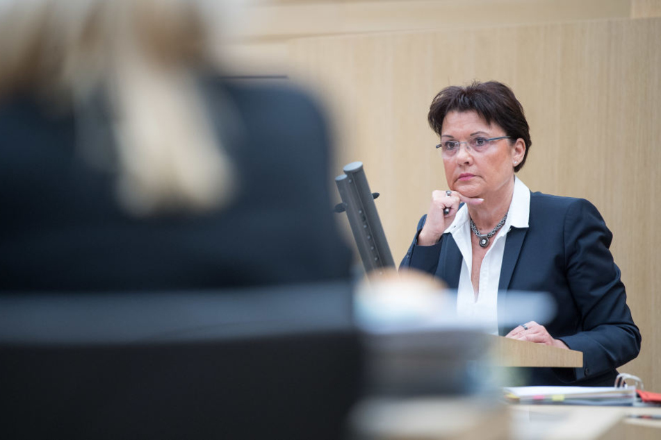 Claudia Stöckle, ehemalige Rektorin der Verwaltungshochschule Ludwigsburg, spricht während der 13. Sitzung des Untersuchungsausschusses "Zulagen Ludwigsburg".