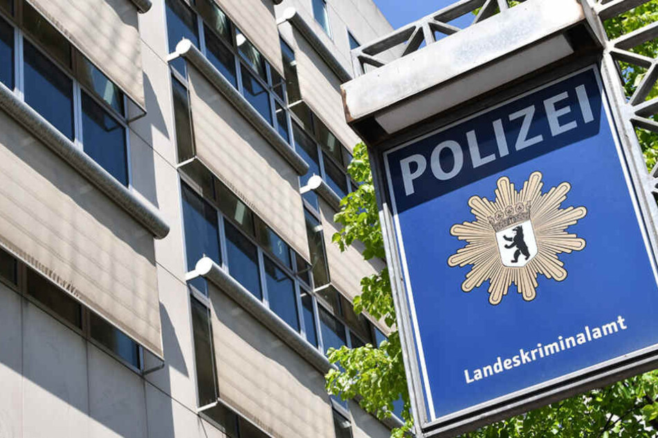Das Berliner Landeskriminalamt vollstreckten Haftbefehle gegen die mutmaßlichen Mitglieder des IS.