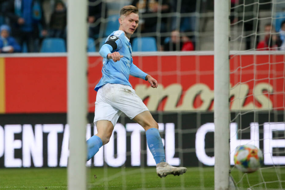 Der Ball war im Netz, aber dieser Treffer von Erik Tallig zählte nicht.Foto: Picture Point/Gabor Krieg
