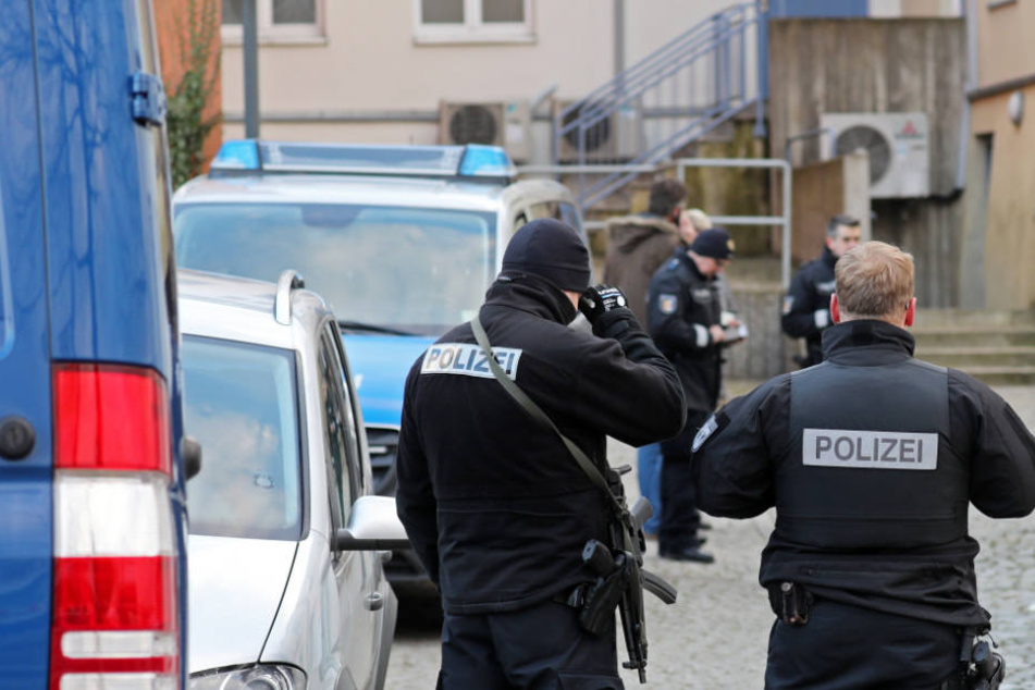 Die Kriminalpolizei ermittelt wegen einer versuchten Tötung eines Obdachlosens in Waren.