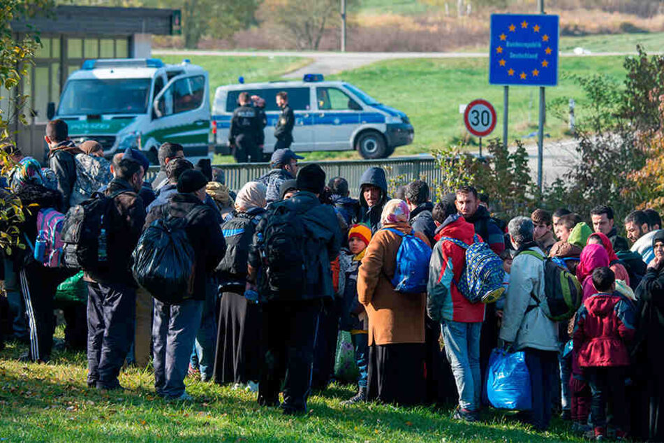 Ein Modell auch für Sachsen? Flüchtlinge, für deren Asylverfahren andere EU-Länder zuständig sind, sollen an der Einreise gehindert werden. Sie sollen in Transitzentren kommen.