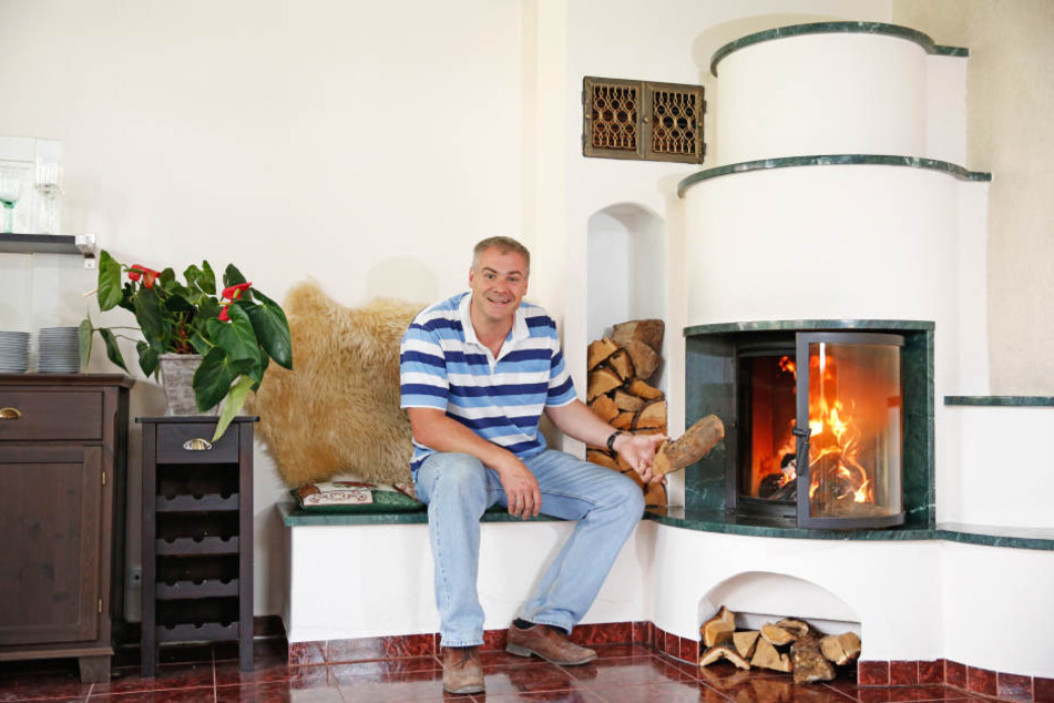 Im Kaminzimmer plant Armin Schumann (44) im Advent Märchenlesungen samt
Keksbacken mit Kindern.