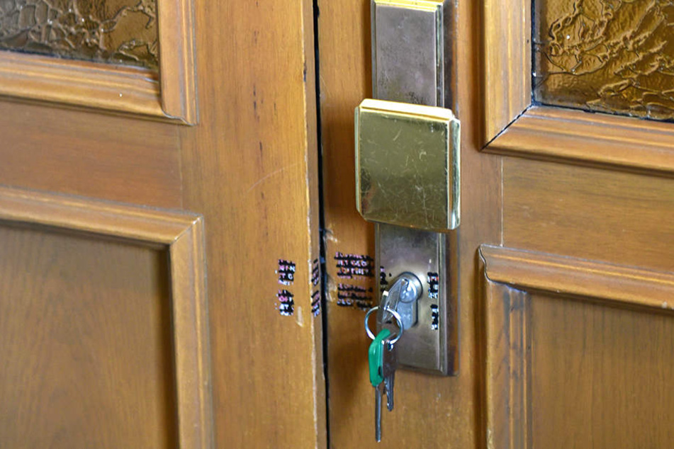 Kriminaltechniker sicherten weiter Spuren in der Wohnung.