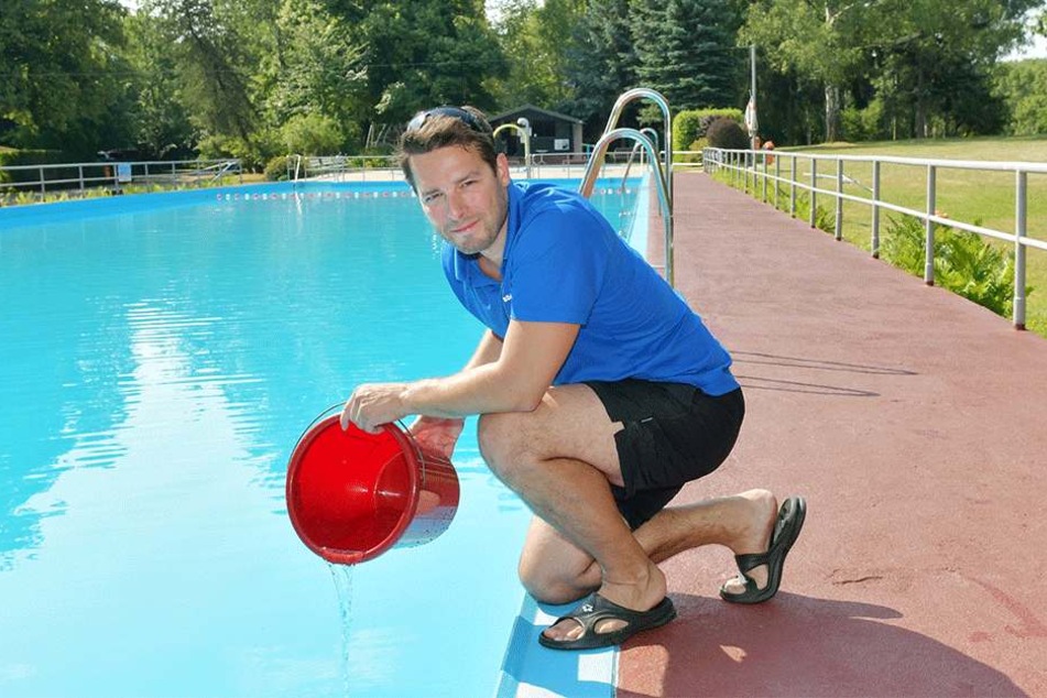 Schwimmmeister Tobias Schulz (38).
