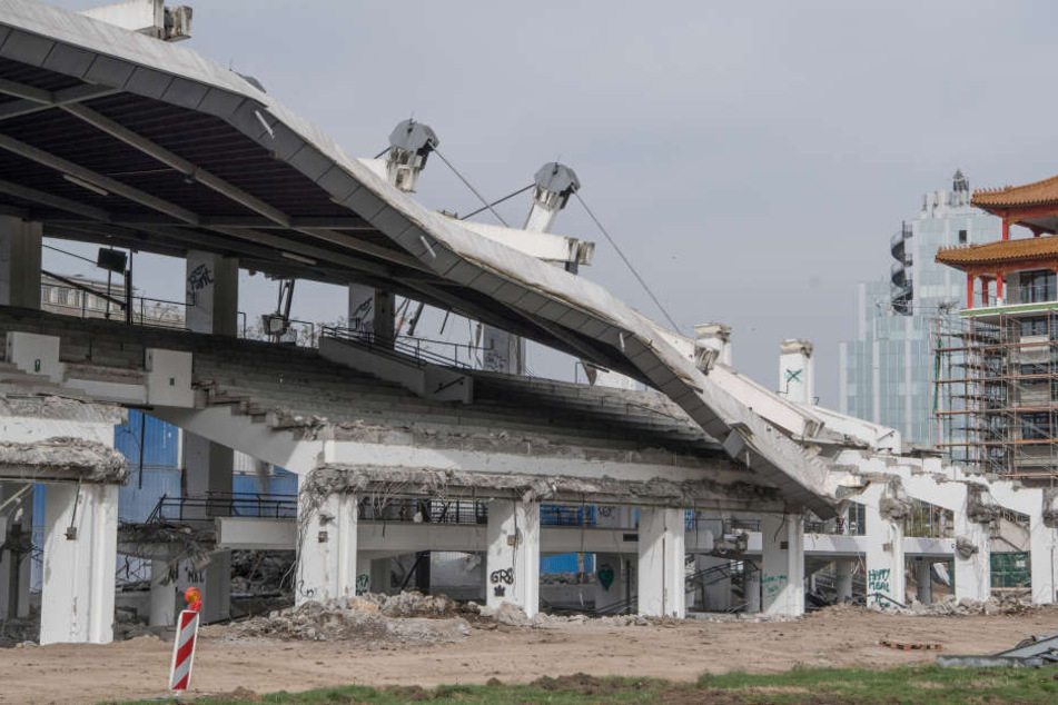 Das Tribünendach fiel zusammen wie ein Kartenhaus.
