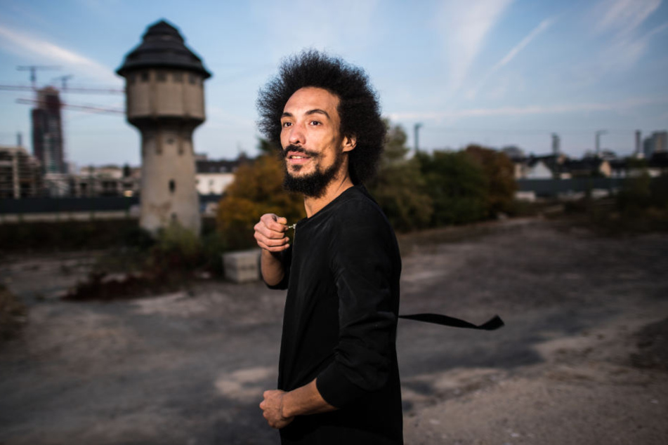 Designer Radames Eger wurde in Brasilien geboren und wuchs in einer sogenannten "Favela" auf.