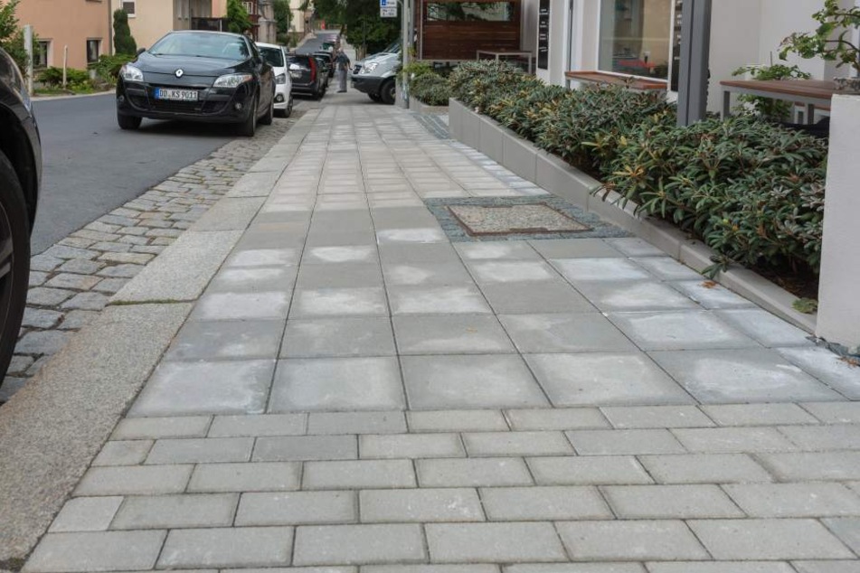 Das große Pflaster verlegte die Fleischerei auf eigene Kosten - das kleine
Pflaster folgte im Auftrag der Stadt wenig später.