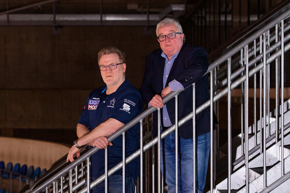 Eislöwen-Geschäftsführer Volker Schnabel (r.) steht weiter hinter Coach Volker Schnabel. Zusammen wollen sie den Umbruch meistern.