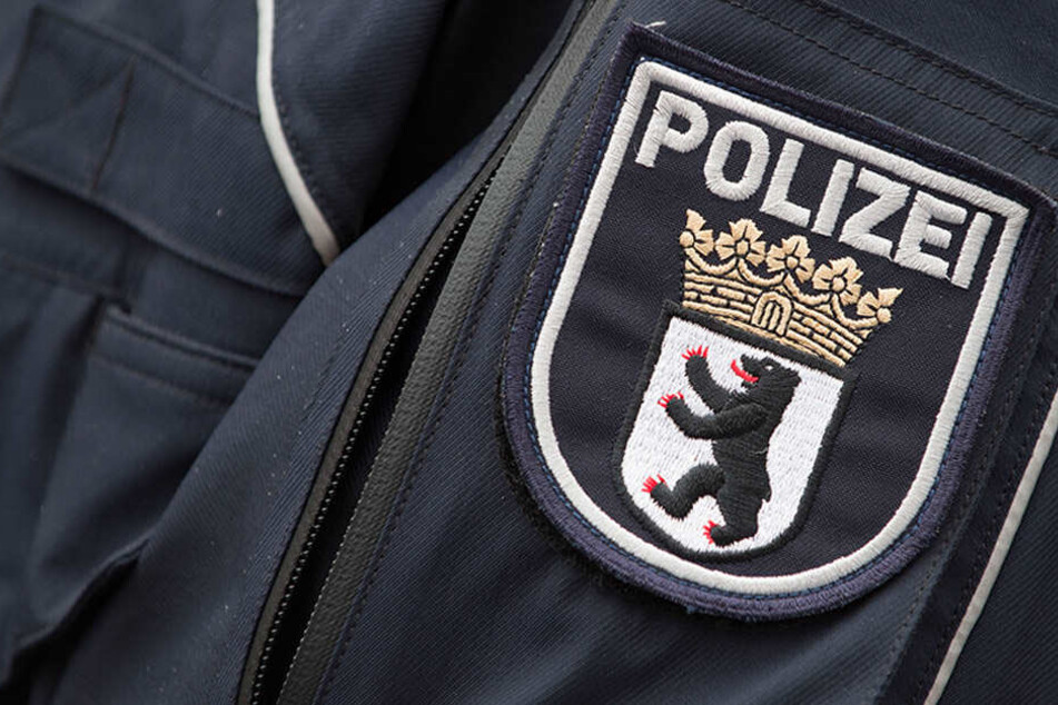 Den Mann, den die beiden Männer rassistisch beleidigt hatten, trafen die Polizisten am Tatort nicht mehr an. (Symbolbild)