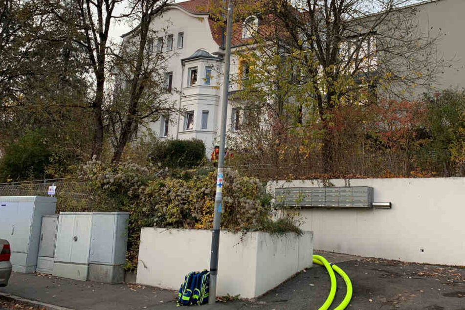 Das Feuer in einem Wohnheim hat einen Menschen das Leben gekostet.