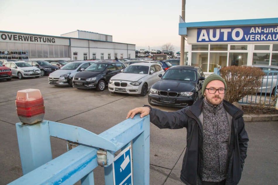 Vermisst vier seiner Fahrzeuge: Autohändler Maximilian Sonntag (27) ist richtig sauer über den dreisten Wagenklau.