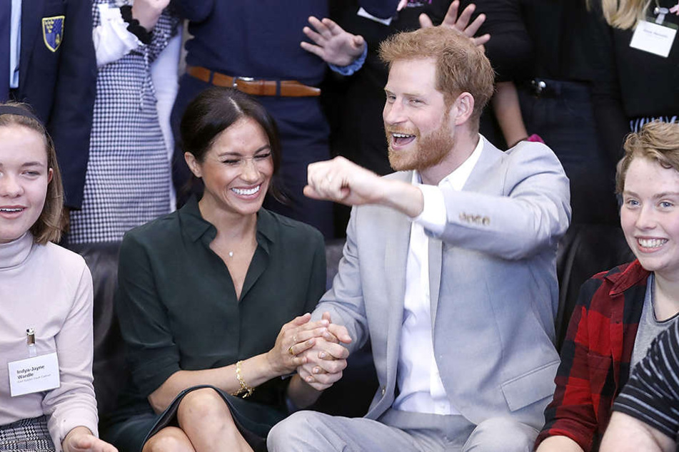 Seit Mai sind Harry und Meghan verheiratet - und haben noch immer gut lachen.