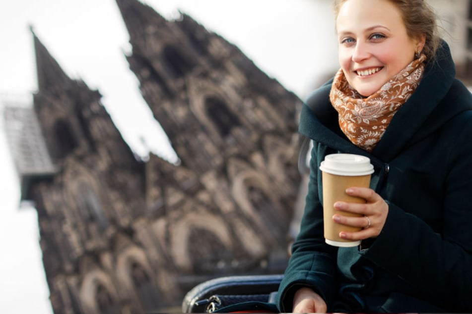 180.000 Einwegbecher fallen täglich in Köln an. Besser wären Mehrweg-Becher, die sich wieder verwenden lassen. (Symbolbild)
