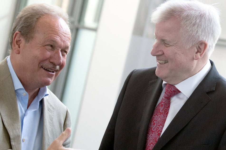 Verdi-Vorsitzender Frank Bsirske und Horst Seehofer bei der dritten Verhandlungsrunde im Tarifstreit für den öffentlichen Dienst.