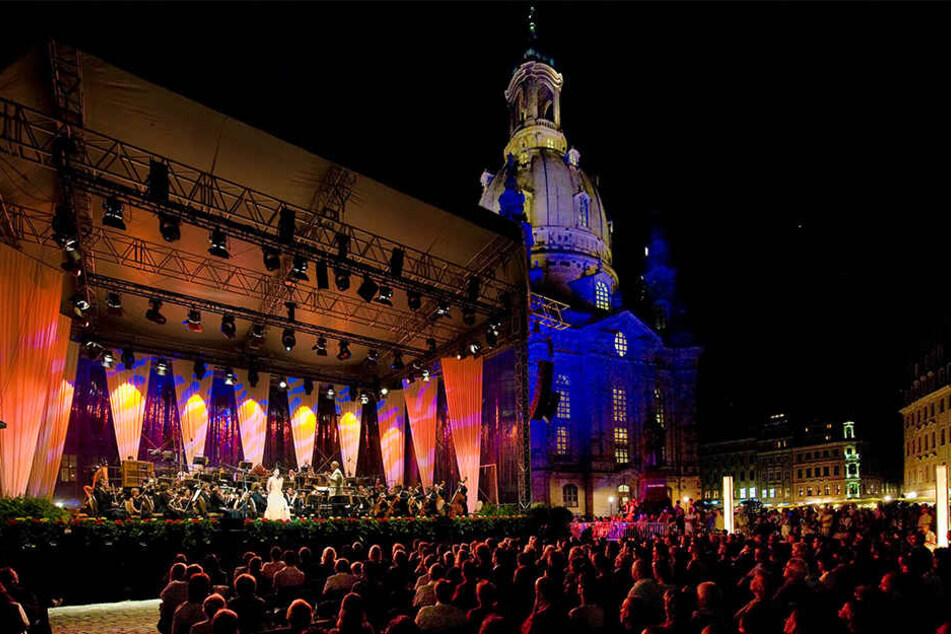 Die Frauenkirche liefert die grandiose Kulisse für das Classic Open Air auf dem Neumarkt.