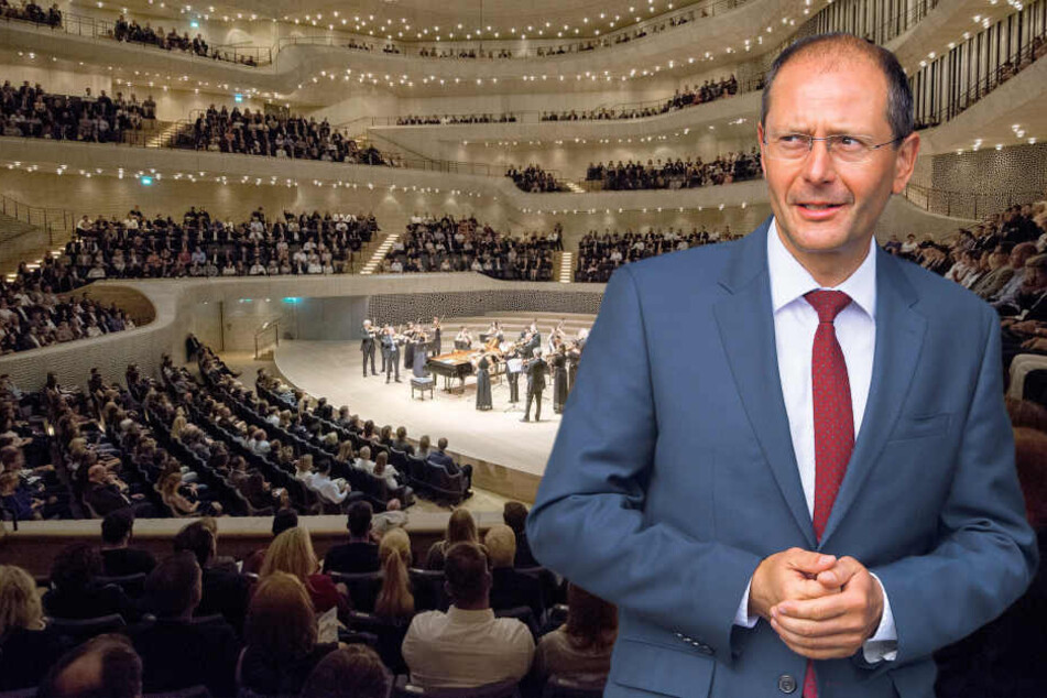 Etwa 1000 G20-Polizisten kamen zum Sonderkonzert in die
Elbphilharmonie. Innenminister Markus Ulbig (53, CDU) verbot Sachsens Beamten den Besuch
des Konzertes.