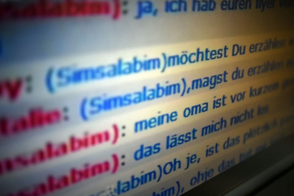 Können junge Leute ihre Trauer im Chatroom besser verarbeiten? (gestellter Dialog).