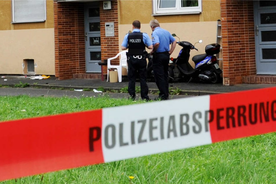 Die Polizei ermittelt wegen des Verdachts eines versuchten Tötungsdelikts (Symbolbild).