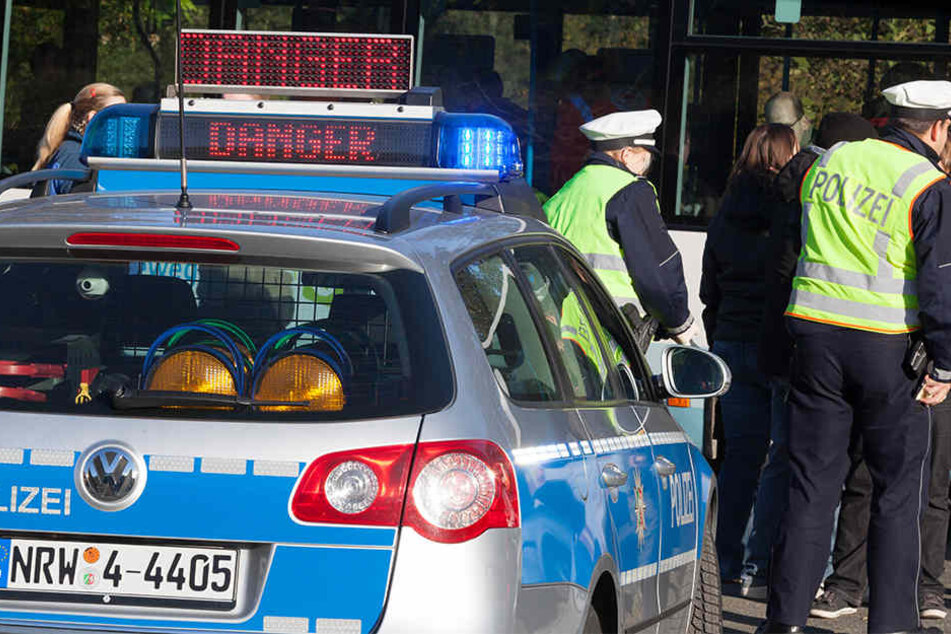 Die Polizei muss im Minutentakt Unfälle in ganz NRW aufnehmen. Einige mit tödlichem Ende (Symbolbild).