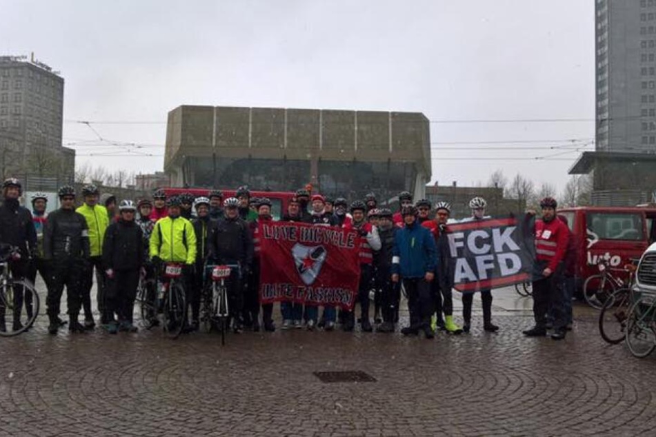 40 Freizeit-Radsportler haben am Wochenende mit einer Radtour von Leipzig nach Chemnitz und zurück für ein friedliches Miteinander demonstriert.