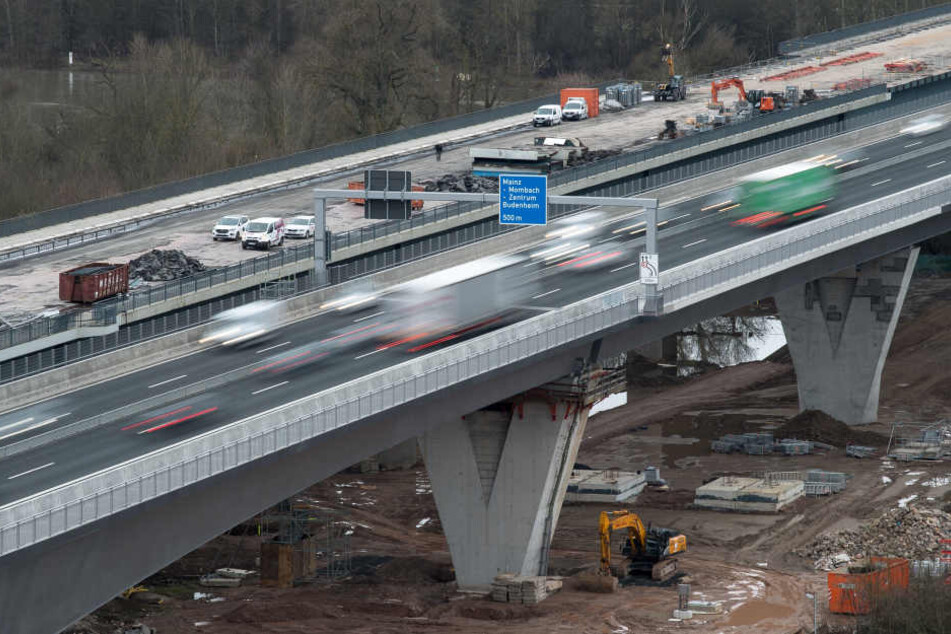 Die Schiersteiner Brücke ist die Rhein-Überquerung zwischen Mainz und Wiesbaden. (Symbolbild)
