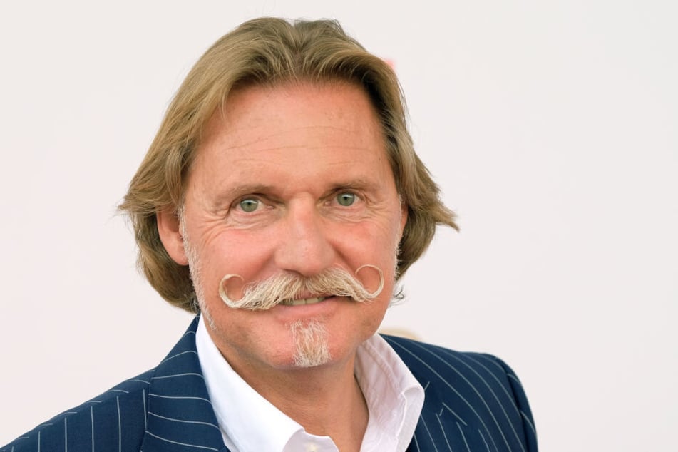 Rechtsanwalt Ingo Lenßen wurde durch TV-Gerichtssendungen bekannt. Und durch seinen markanten Schauzbart.